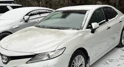 Toyota Camry 2018 года за 15 800 000 тг. в Алматы – фото 2
