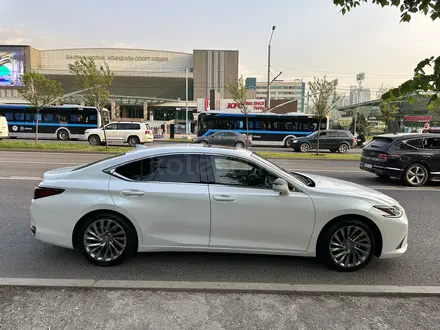 Lexus ES 250 2019 года за 20 500 000 тг. в Алматы – фото 3
