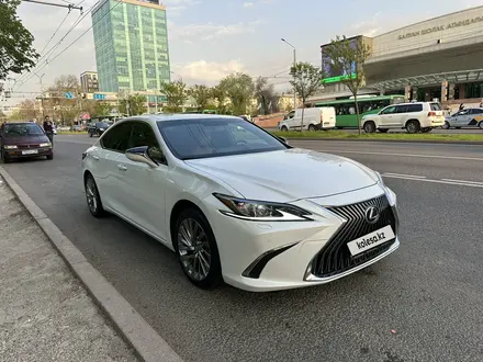 Lexus ES 250 2019 года за 20 500 000 тг. в Алматы