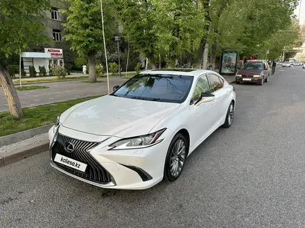 Lexus ES 250 2019 года за 20 500 000 тг. в Алматы – фото 2