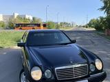 Mercedes-Benz E 320 1998 года за 3 200 000 тг. в Астана – фото 2