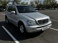 Mercedes-Benz ML 320 2001 года за 3 300 000 тг. в Астана – фото 2