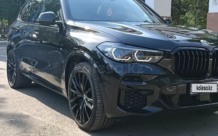 BMW X5 2023 года за 47 000 000 тг. в Костанай