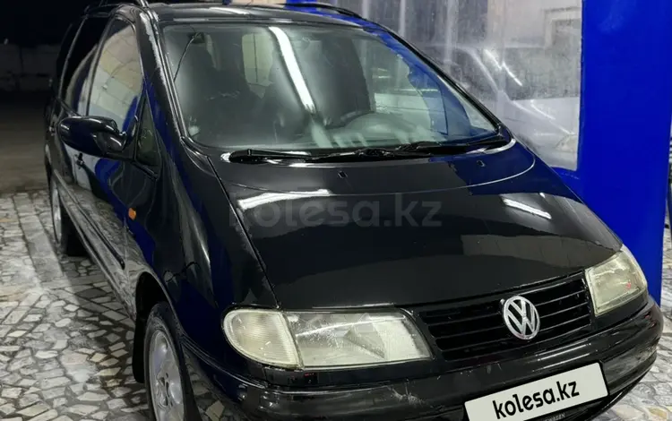 Volkswagen Sharan 1997 года за 1 800 000 тг. в Караганда