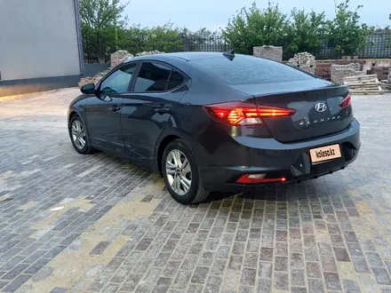 Hyundai Elantra 2019 года за 5 200 000 тг. в Актау – фото 3