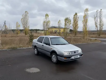 Volkswagen Vento 1993 года за 1 200 000 тг. в Караганда – фото 5