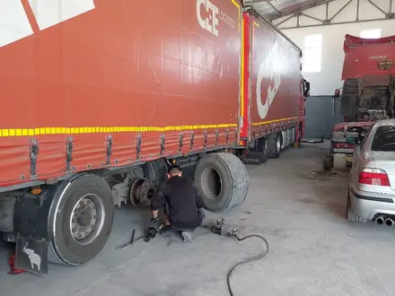Mercedes-Benz  Actros 2012 года за 50 000 000 тг. в Алматы – фото 18