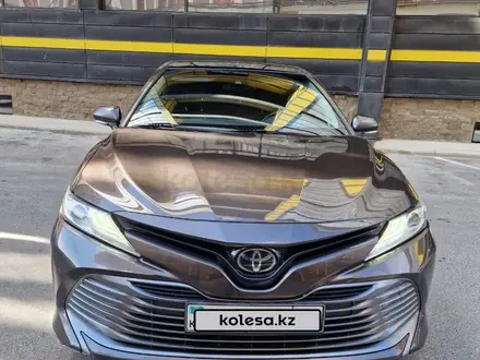 Toyota Camry 2019 года за 13 200 000 тг. в Уральск – фото 3