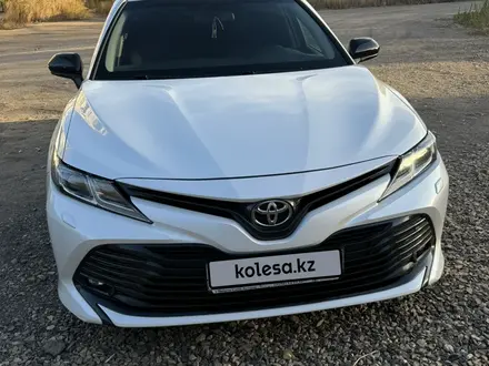 Toyota Camry 2018 года за 11 700 000 тг. в Караганда – фото 3