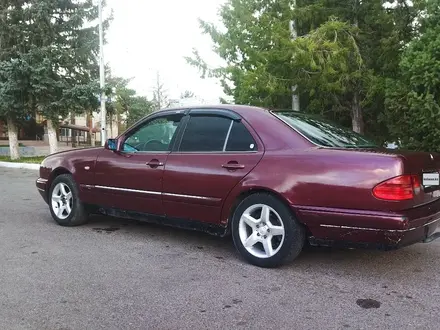 Mercedes-Benz E 220 1998 года за 2 000 000 тг. в Тараз – фото 6