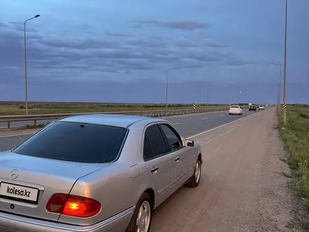 Mercedes-Benz E 320 1996 года за 2 900 000 тг. в Астана – фото 5