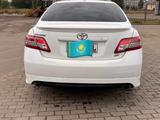 Toyota Camry 2011 года за 4 900 000 тг. в Уральск – фото 2