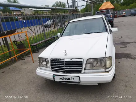 Mercedes-Benz E 280 1993 года за 1 300 000 тг. в Талдыкорган – фото 2