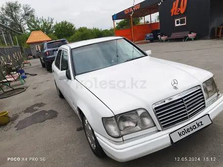 Mercedes-Benz E 280 1993 года за 1 300 000 тг. в Талдыкорган