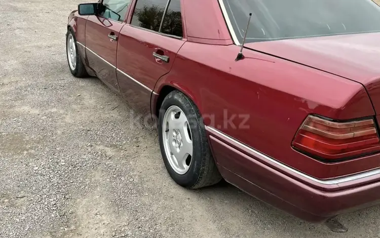 Mercedes-Benz E 220 1993 годаүшін1 900 000 тг. в Тараз