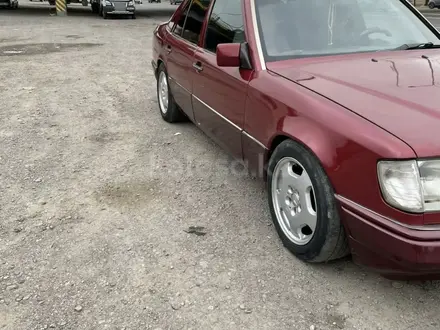 Mercedes-Benz E 220 1993 года за 1 900 000 тг. в Тараз – фото 8