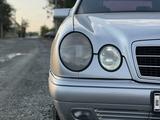 Mercedes-Benz E 230 1996 годаүшін2 500 000 тг. в Экибастуз – фото 4