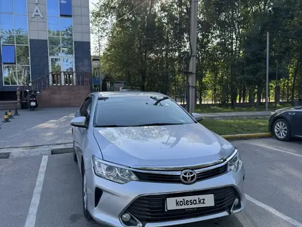 Toyota Camry 2015 года за 9 100 000 тг. в Алматы – фото 2