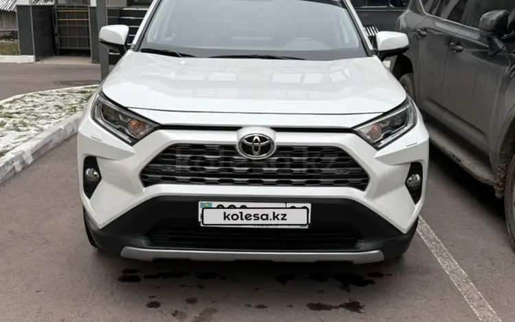 Toyota RAV4 2021 года за 17 600 000 тг. в Караганда