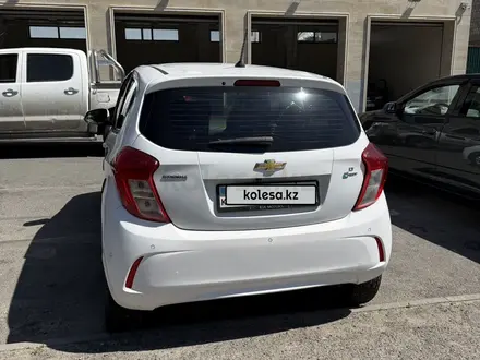 Chevrolet Spark 2018 года за 3 700 000 тг. в Шымкент – фото 4