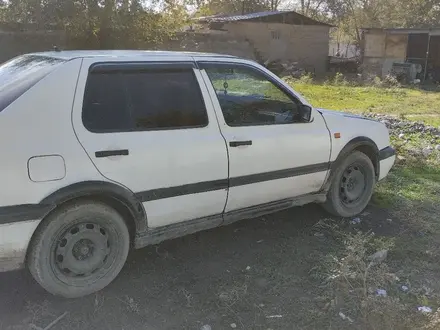 Volkswagen Vento 1993 года за 800 000 тг. в Шамалган – фото 3