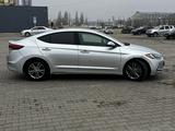 Hyundai Elantra 2017 года за 7 000 000 тг. в Актобе – фото 2