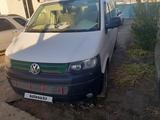 Volkswagen Caravelle 2013 годаfor15 500 000 тг. в Атырау