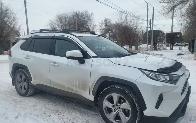 Toyota RAV4 2021 года за 18 000 000 тг. в Актобе