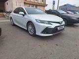 Toyota Camry 2023 года за 17 300 000 тг. в Семей