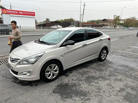 Hyundai Solaris 2015 года за 5 800 000 тг. в Шымкент – фото 2