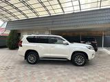 Toyota Land Cruiser Prado 2018 года за 30 700 000 тг. в Алматы – фото 5