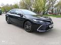 Toyota Camry 2022 года за 15 990 000 тг. в Алматы – фото 2