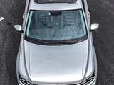 Багажник на крышу Volkswagen Tiguan с боковой лестницей за 495 000 тг. в Алматы – фото 3