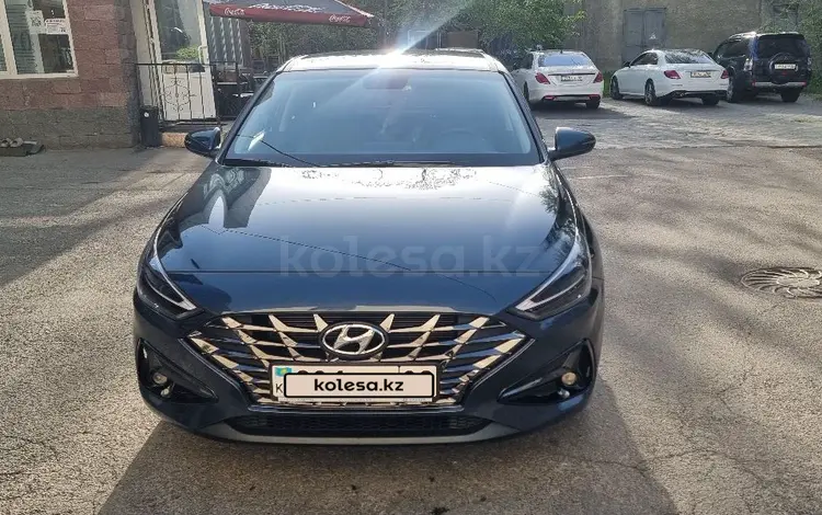 Hyundai i30 2022 года за 9 850 000 тг. в Алматы