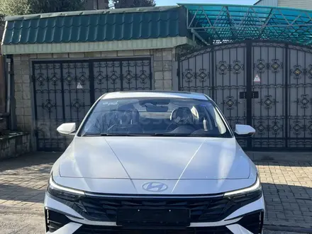 Hyundai Elantra 2024 года за 9 400 000 тг. в Алматы – фото 2