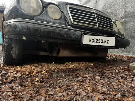 Mercedes-Benz E 230 1997 года за 1 200 000 тг. в Караганда – фото 20