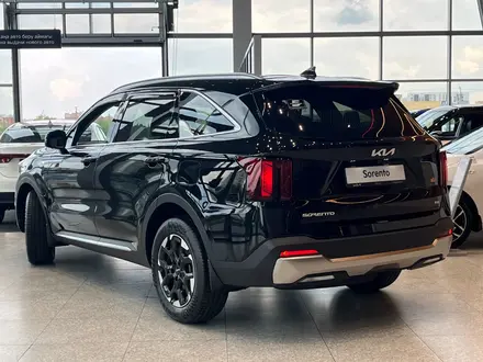Kia Sorento Luxe 2026 года за 20 390 000 тг. в Костанай – фото 4
