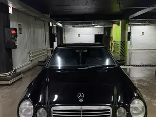 Mercedes-Benz E 320