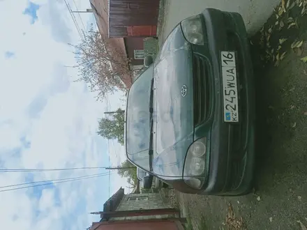 Toyota Avensis 1997 года за 2 500 000 тг. в Семей – фото 2