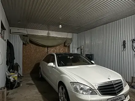 Mercedes-Benz S 500 2007 года за 6 000 000 тг. в Актау – фото 10