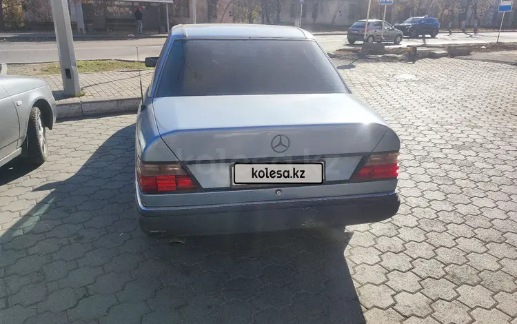 Mercedes-Benz E 220 1990 года за 1 500 000 тг. в Темиртау