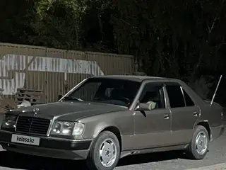 Mercedes-Benz E-Class, 1990
