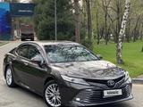 Toyota Camry 2018 года за 14 600 000 тг. в Алматы