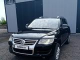 Volkswagen Touareg 2008 года за 5 700 000 тг. в Астана