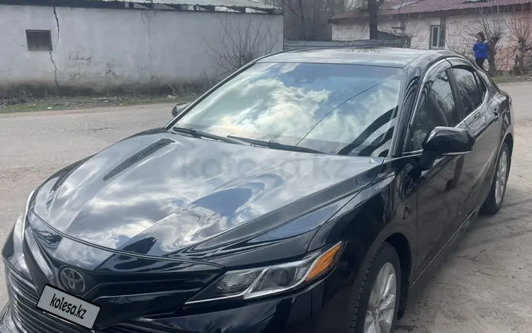 Toyota Camry 2018 года за 11 000 000 тг. в Алматы