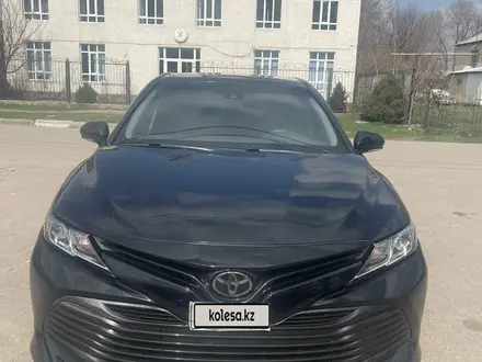 Toyota Camry 2018 года за 11 000 000 тг. в Алматы – фото 6