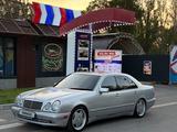 Mercedes-Benz E 55 AMG 1999 годаfor7 500 000 тг. в Тараз