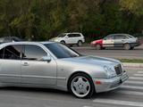 Mercedes-Benz E 55 AMG 1999 годаfor7 500 000 тг. в Тараз – фото 2