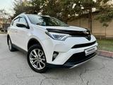 Toyota RAV4 2017 года за 14 700 000 тг. в Алматы