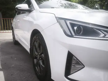 Hyundai Elantra 2019 года за 8 000 000 тг. в Алматы – фото 11